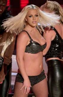 Britney Spears s-a "bălăcit" în pipi şi rahat (VIDEO)
